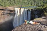 Observando Kaiteur Falls, na Guiana